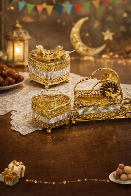 تألقي في العيد.. طقم الضيافة "إشراقة ذهبية" المرصع بالكريستال. الخيار المختصر: طقم "فخامة التقديم" الذهبي (3 قطع).