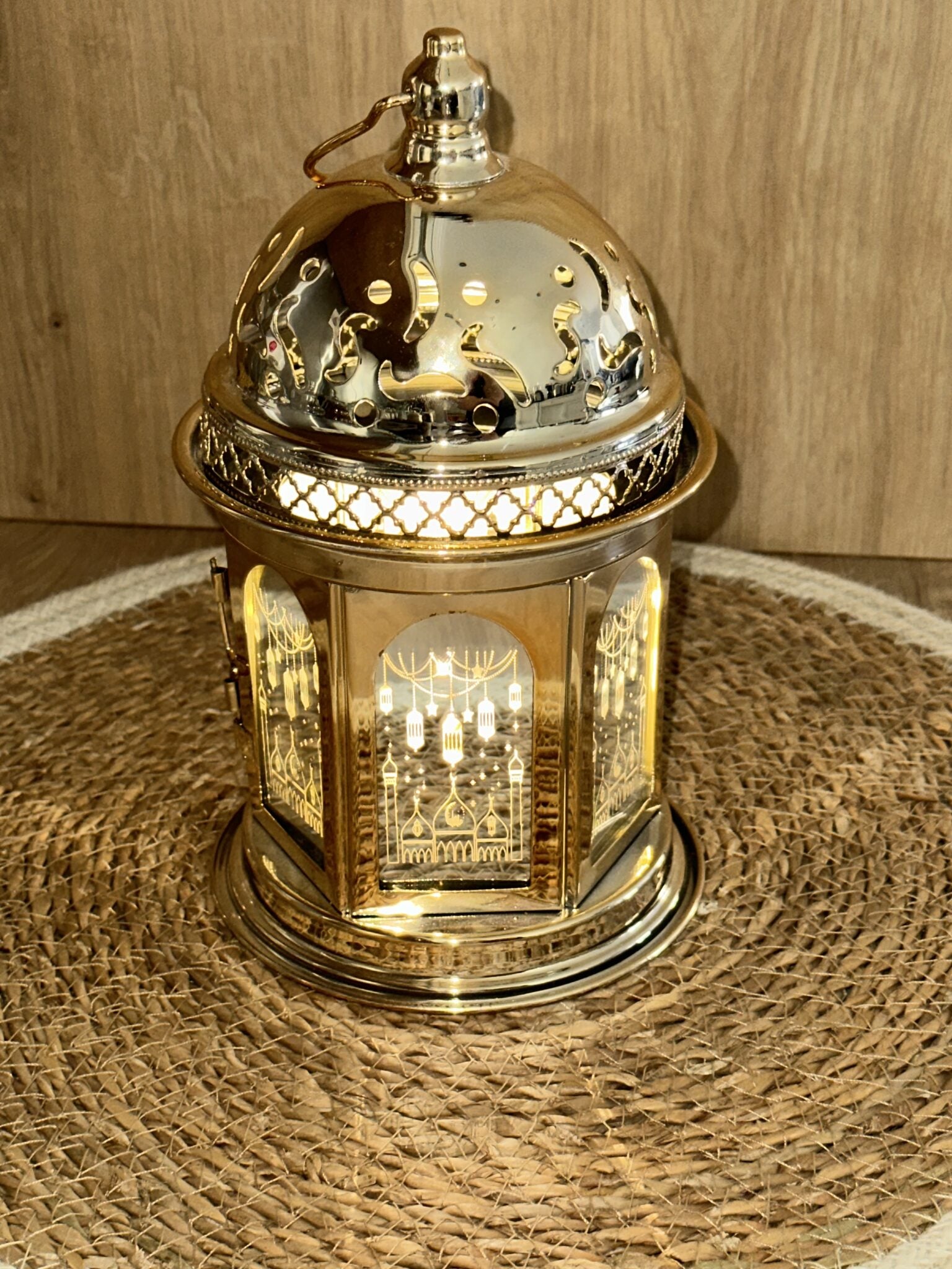 فانوس رمضان المضيء مع دعاء – ديكور رمضاني أنيق