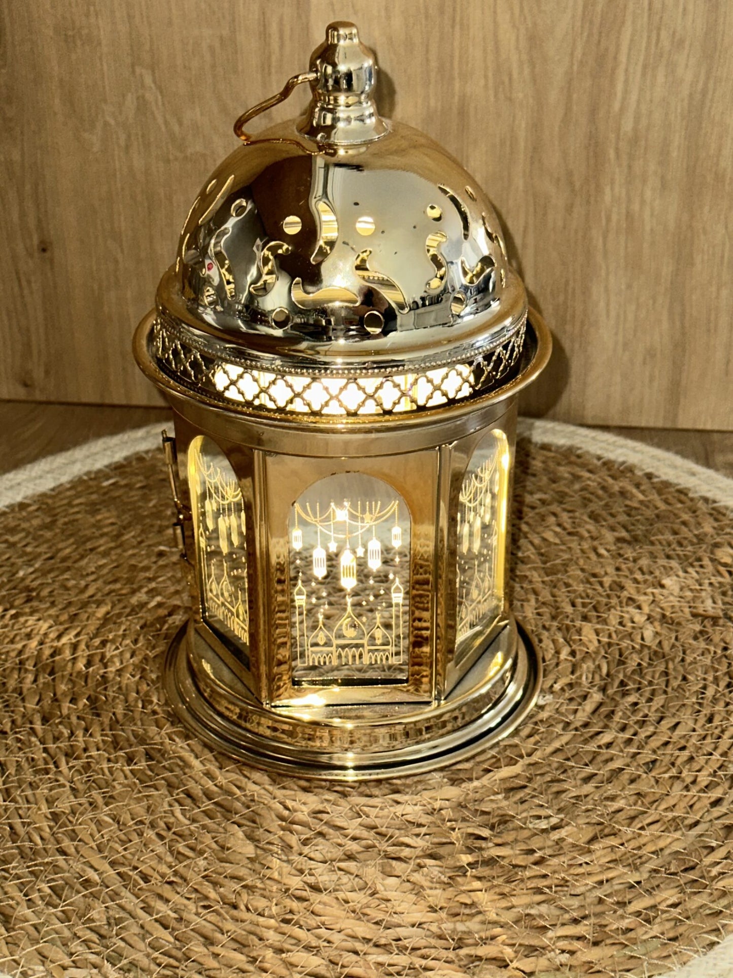 فانوس رمضان المضيء مع دعاء – ديكور رمضاني أنيق