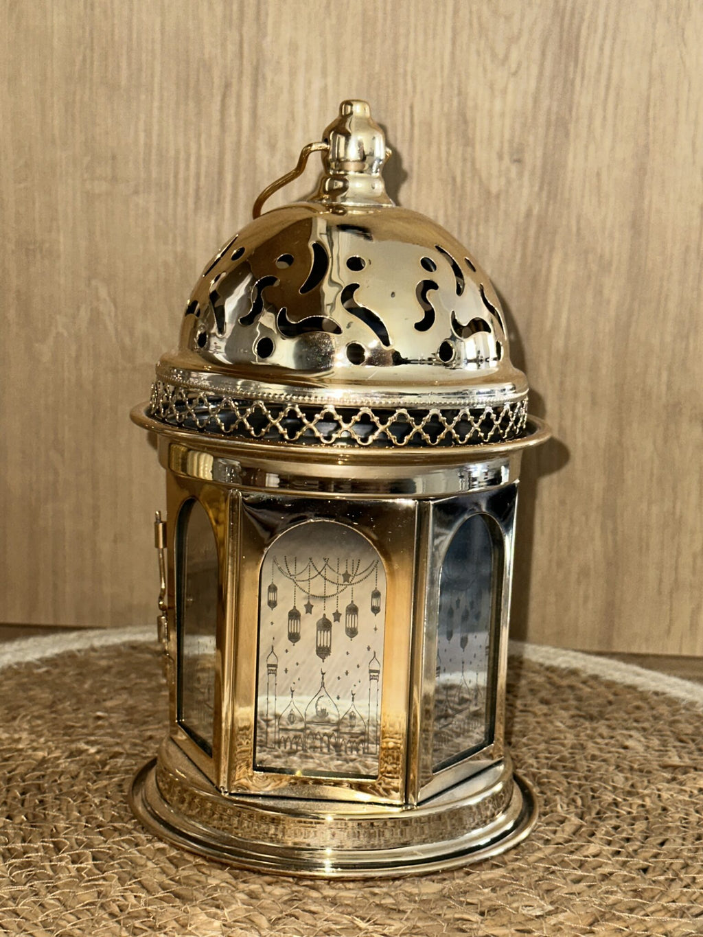 فانوس رمضان المضيء مع دعاء – ديكور رمضاني أنيق